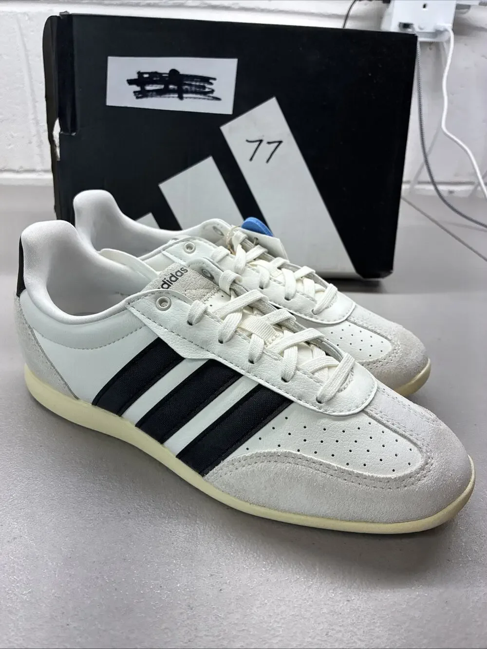 New Adidas Womens BARREDA LO Shoes Athletic Low Top Sneakers White Black Size 6